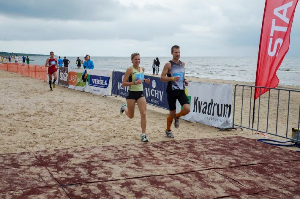 Abi smaidīgie finišē ar prieku :)